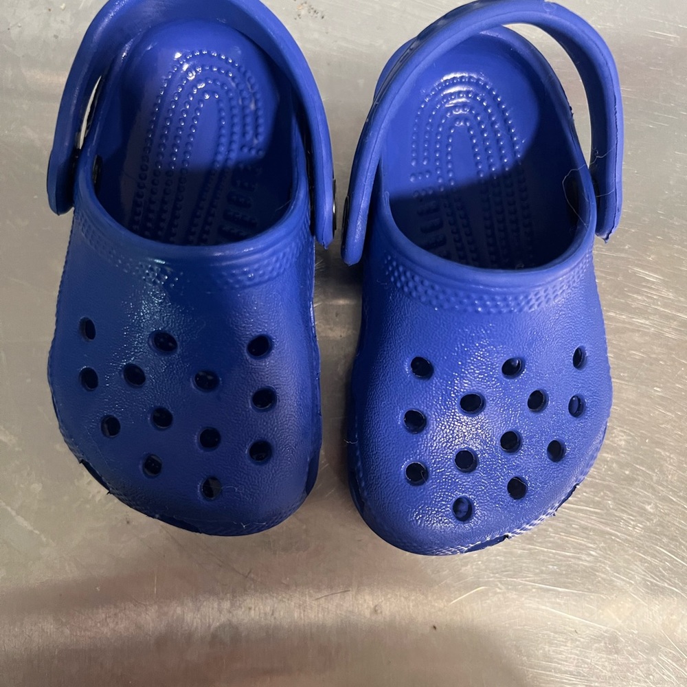 Kids size c2/c3 crocs